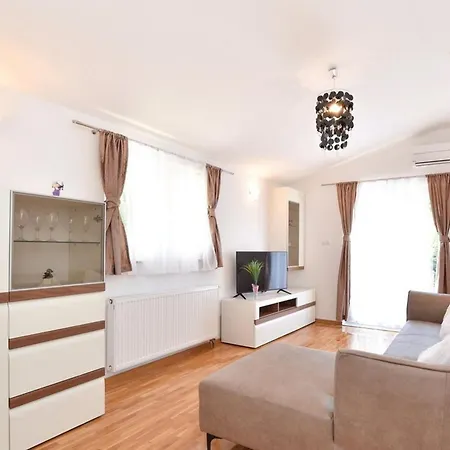 Βίλα Serene With Pool, Bbq, And Authentic Tavern Surrounded By Nature Trilj